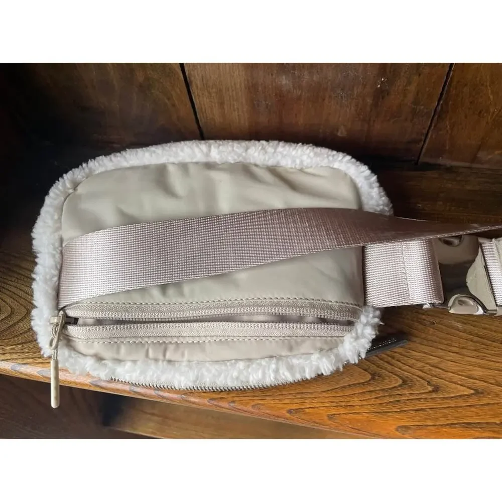 Lululemon Everywhere Belt Bag Fleece